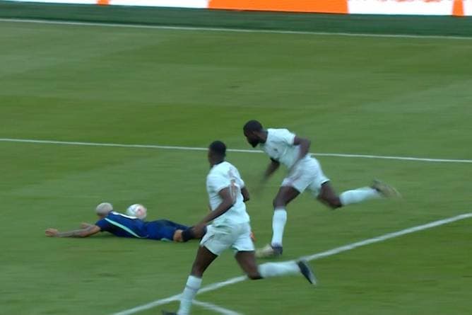 Upamecano sieht Rot - und kann es nicht fassen!