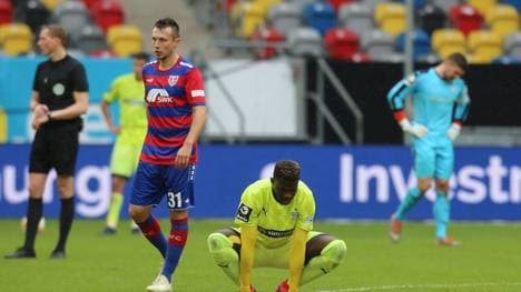 DUESSELDORF, GERMANY - MARCH 08: Johannes Doerfler of Zwickau knees down near Adam Matuschyk of Uerdingen after the 3. Liga match between KFC Uerdingen and FSV Zwickau at Merkur Spiel-Arena on March 8, 2020 in Duesseldorf, Germany. (Photo by Juergen Schwarz/Getty Images for DFB)