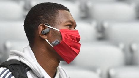 David Alaba vom FC Bayern will sich nicht in die Karten schauen lassen