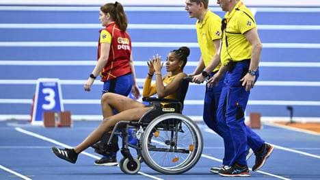 Mikaelle Assani verließ die Halle im Rollstuhl