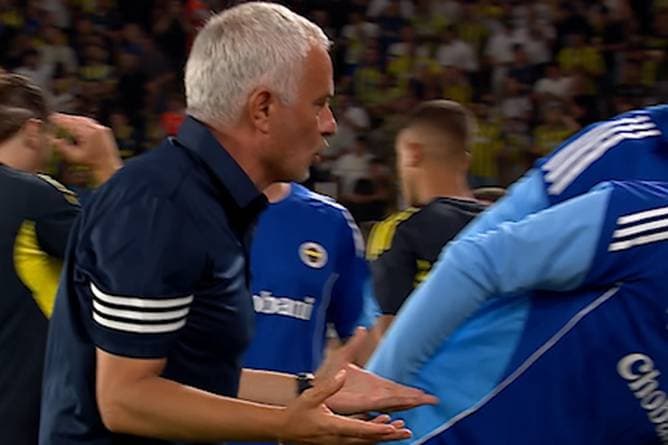 Diese Szene lässt Mourinho toben