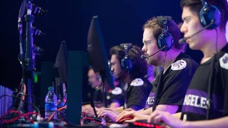 Lange Sitzzeiten, schlechte Haltung und wenig Schlaf? Wie steht es um die Gesundheit der eSportler? 