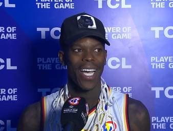 Dennis Schröder will seinen Teamkollegen Daniel Theis zu Toronto locken. Im Interview nach dem historischen WM-Sieg lobt Schröder Theis in höchsten Tönen.