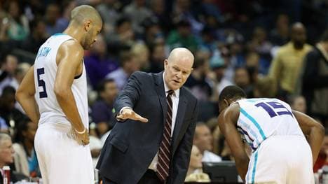 Nicolas Batum (l.) gelingt ein Double-Double