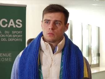 Der Ukrainer Vladyslav Heraskevych wurde von den Olympischen Winterspielen disqualifiziert. Ausgeschlossen wurde er wegen seinem Helm, der die Bilder von Ukrainerinnen und Ukrainern zeigt, die im Krieg gegen Russland gestorben sind. 