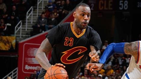 LeBron James - mit zerrissenen Ärmeln lief es besser