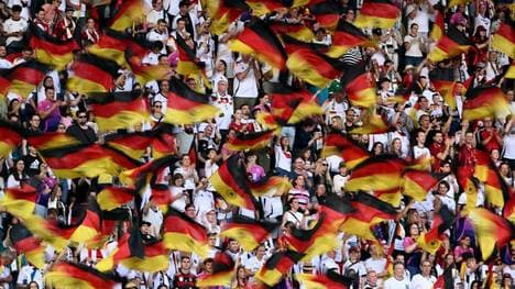 Deutsche Fans beim Auftaktsieg in St. Gallen