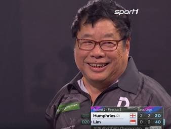 Luke Humphries besiegt in der zweiten Runde der Darts-WM die Legende Paul Lim souverän mit 3:0 und zieht in die nächste Runde ein, wo er auf den "German Giant" Gabriel Clemens treffen wird.