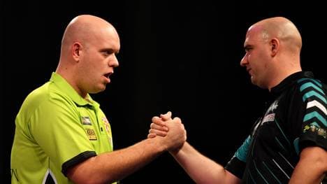 Michael van Gerwen (l.) und Rob Cross (r.) sind die Weltmeister der letzten drei Jahre