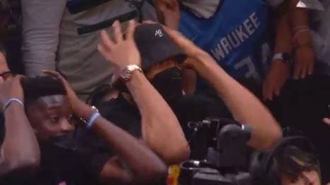 Giannis Antetokounmpo war bei AEW Rampage sichtbar mitgerissen