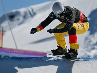 Snowboarder mit besonderem Training