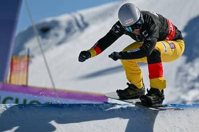 Snowboarder mit besonderem Training