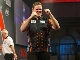 Steve Beaton unterliegt bei seiner 32. WM-Teilnahme Danny van Trijp deutlich mit 0:3 und scheidet damit bereits in der ersten Runde aus.