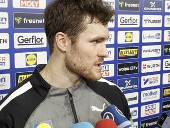 Das DHB-Team macht mit dem Sieg gegen Italien einen großen Schritt Richtung Viertelfinale. Besonders ein Spieler bringt ordentlich Schwung und erntet ein Sonderlob von seinen Kollegen.