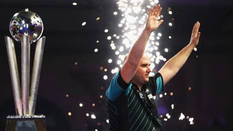 2018 William Hill PDC World Darts Championships - Day Fifteen