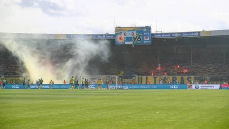 Fans von Eintracht Braunschweig zündeten Pyrotechnik