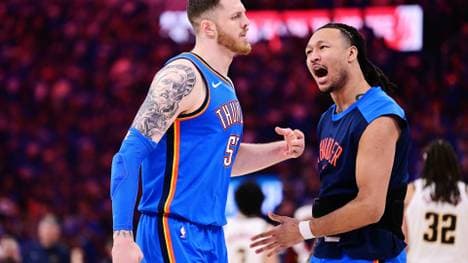 Hartenstein (l.) kämpft um den NBA-Titel