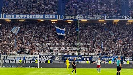 Dieses Banner tauchte am Samstagabend in der Nordkurve auf