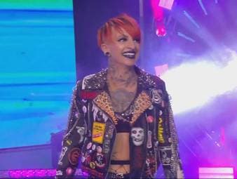 Drei Monate nach ihrer WWE-Entlassung hat die frühere Ruby Riott eine neue Heimat gefunden: Als Ruby Soho debütiert sie bei AEW All Out - und ist sichtlich gerührt vom Fan-Empfang.