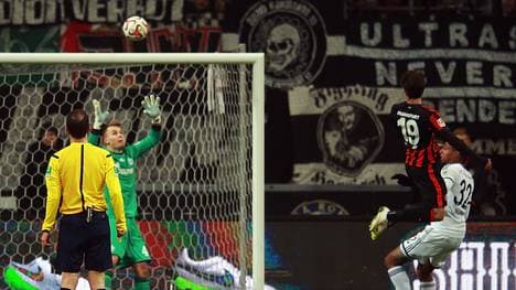 Eintracht Frankfurt v FC Schalke 04 - Bundesliga, Piazon