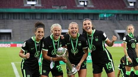 Ingrid Engen (r.) und Fridolina Rolfö (2.v.r.) verlassen Wolfsburg