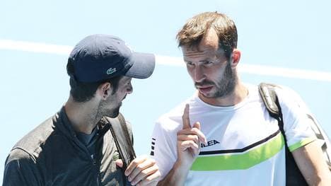Novak Djokovic (l.) trennt sich von seinem Trainer Radek Stepanek