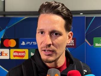 Bayer 04 Leverkusen verliert das Achtelfinal Rückspiel der Champions League gegen Arsenal London mit 0:2. Torhüter Janis Blaswich überzeugte trotz der Niederlage und spricht nach der Partie über seine Leistung sowie den bevorstehenden Konkurrenzkampf mit dem eigentlichen Stammkeeper Mark Flekken.