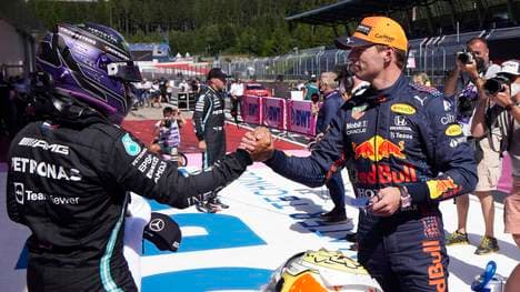 Max Verstappen (r.) setzte sich gegen Lewis Hamilton durch