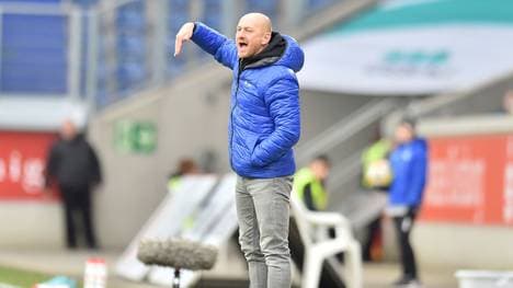 Torsten Lieberknecht coacht den MSV Duisburg an der Seitenlinie