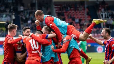 Großer Jubel beim Team aus Heidenheim 