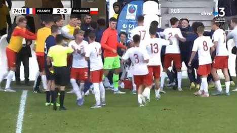 4x Rot bei Frankreich gegen Polen