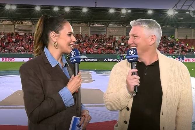 Sedlaczek und Schweinsteiger frotzeln