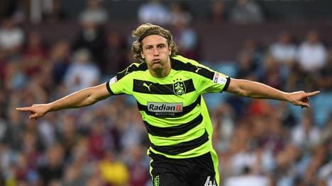 Michael Hefele bleibt Huddersfield treu