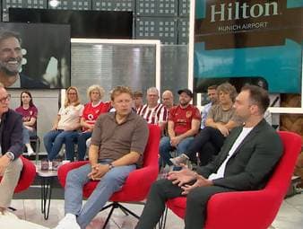 Jürgen Klopp zeigt sich seit seinem Amtsantritt als Bundestrainer regelmäßig in Stadien und bei Vereinen. Damit setzt er auf eine Präsenz, die viele bei seinem Vorgänger Julian Nagelsmann vermisst haben.