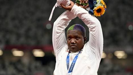 Für Raven Saunders hat ihre Geste keine Konsequenzen