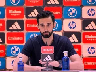 Schiri-Frust beim Coach von Real Madrid - ähnlich wie nach dem Bayern-Spiel: Alvaro Arbeloa ist stinksauer, dass den Königlichen beim 1:1 gegen Girona kein Elfmeter zugesprochen wurde.