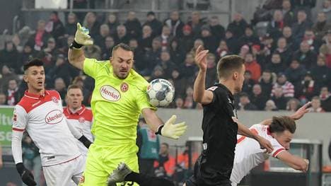 Florian Kastenmeier verursacht gegen Bremen ein Eigentor