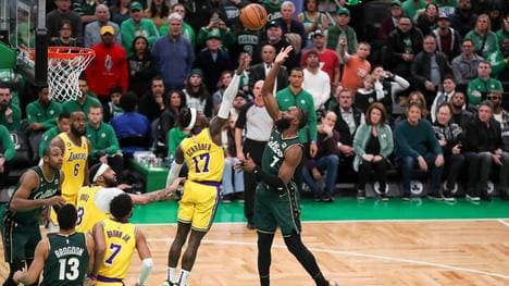 Dennis Schröder verlor mit den Lakers gegen Boston