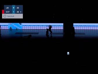 Kuriose Szene im DVV-Cup-Halbfinale in Düren. Bei einem Satzball des SC Potsdam gegen die Ladies in Black Aachen fällt das Hallenlicht aus. Nach kurzer Konfusion kann es aber weitergehen.