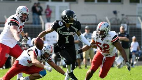 Terrell Robinson (mitte) von den Berlin Rebels im Einsatz 