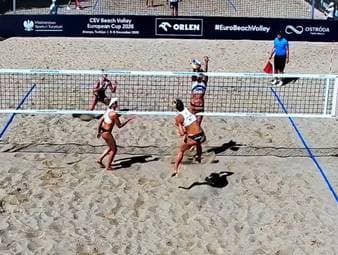 Im deutschen Duell am Auftakttag der Beachvolleyball-EM setzen sich Linda Bock und Lea Kunst gegen Louisa Lippmann und Melanie Paul nach drei Sätzen durch.