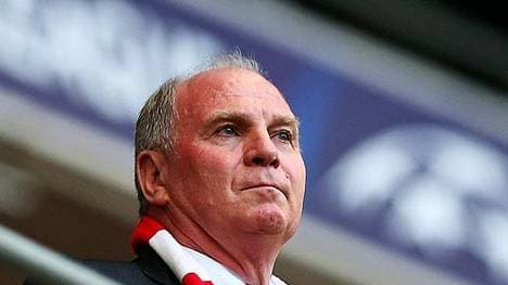 Bayern-Präsident Uli Hoeneß, seit Wochen aufgund seiner Steueraffäre in den Schlagzeilen, lässt sich das dritte Finale seines Klubs in den letzten vier Jahren auch nicht entgehen