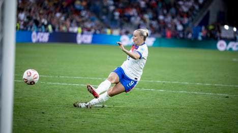 Beth Mead rutschte im Elfmeterschießen aus