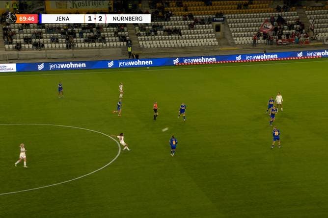 Aus 45 Metern! Dieses Traumtor verzückt alle