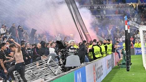 Chaos pur nach dem Abpfiff in Lyon
