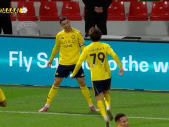 Im elften Saisonspiel in der Saudi Pro League gehen Cristiano Ronaldo, Joao Félix und Al Nassr erstmals nicht als Sieger vom Feld - und das, obwohl CR7 jetzt sogar schon mit dem Hintern trifft. Ein Ex-Liverpool-Star vermiest ihm allerdings die Show.