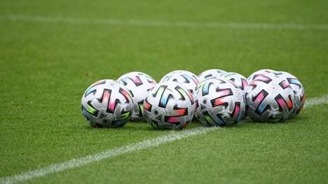 In der Conference League rollt der Ball