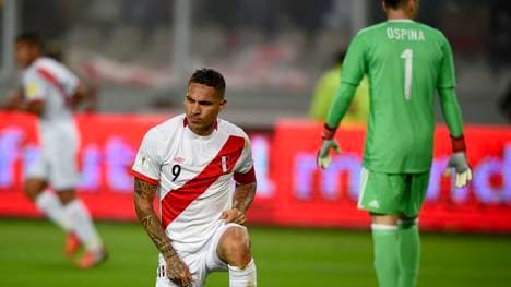 Paolo Guerrero (l.) darf doch nicht mit zur WM