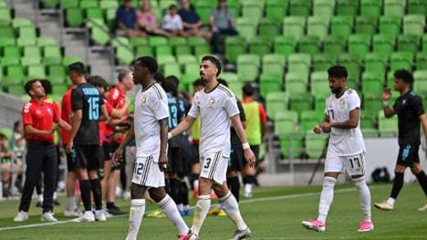 Saudi-Arabiens Spieler auf dem Weg in die Kabine