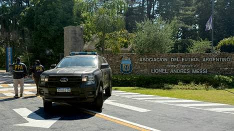Polizei-Besuch beim AFA-Sitz in Ezeiza